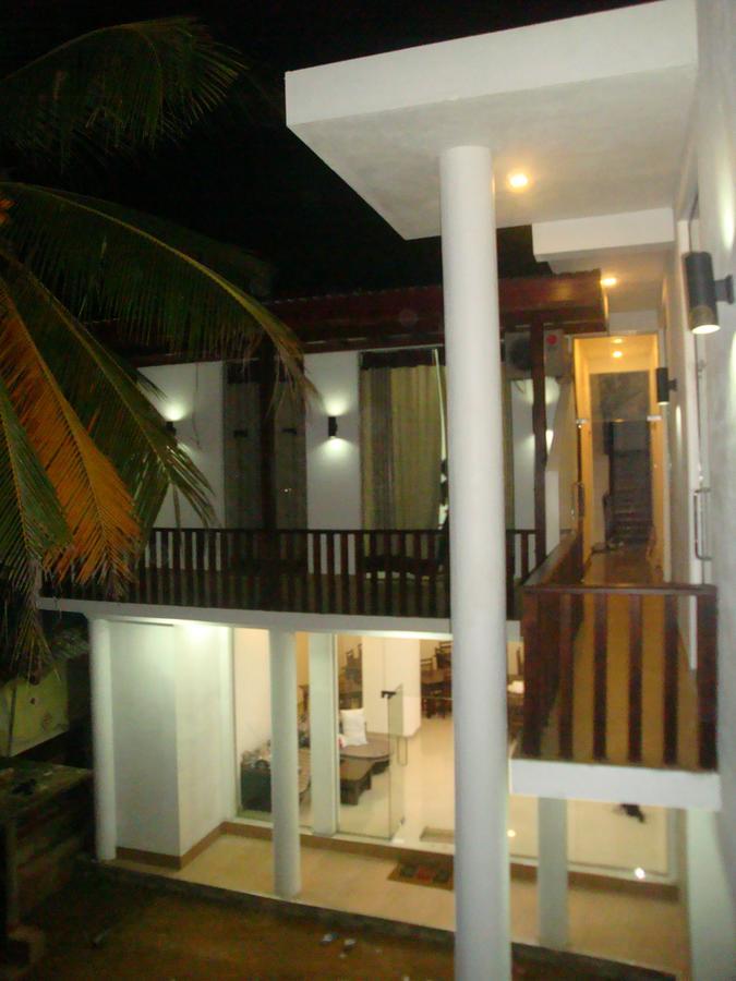 Sea View Tourist Inn Tangalle Exterior photo